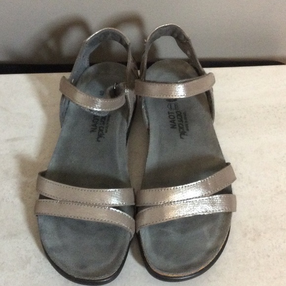 40 Naot metallic silver strap sandals - Picture 2 of 11